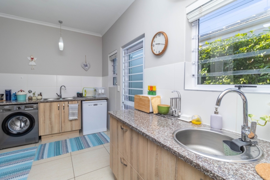 3 Bedroom Property for Sale in Sunningdale Western Cape